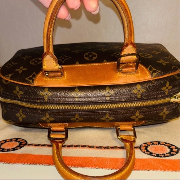 LV TROUVILLE in EUC w/COA! - Picture 4 of 6